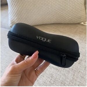 🪞 vogue protective clamshell zip up sunglasses hard case in black